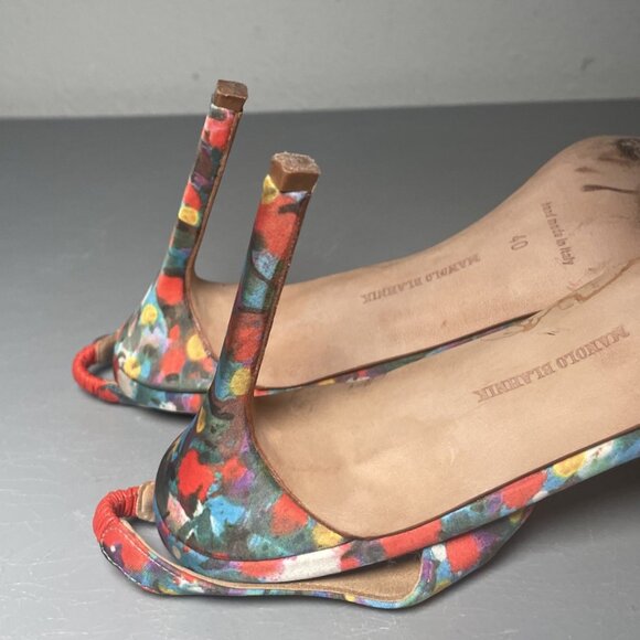 Manolo Blahnik Carolyne Slingback Pumps Womens - Picture 9 of 9